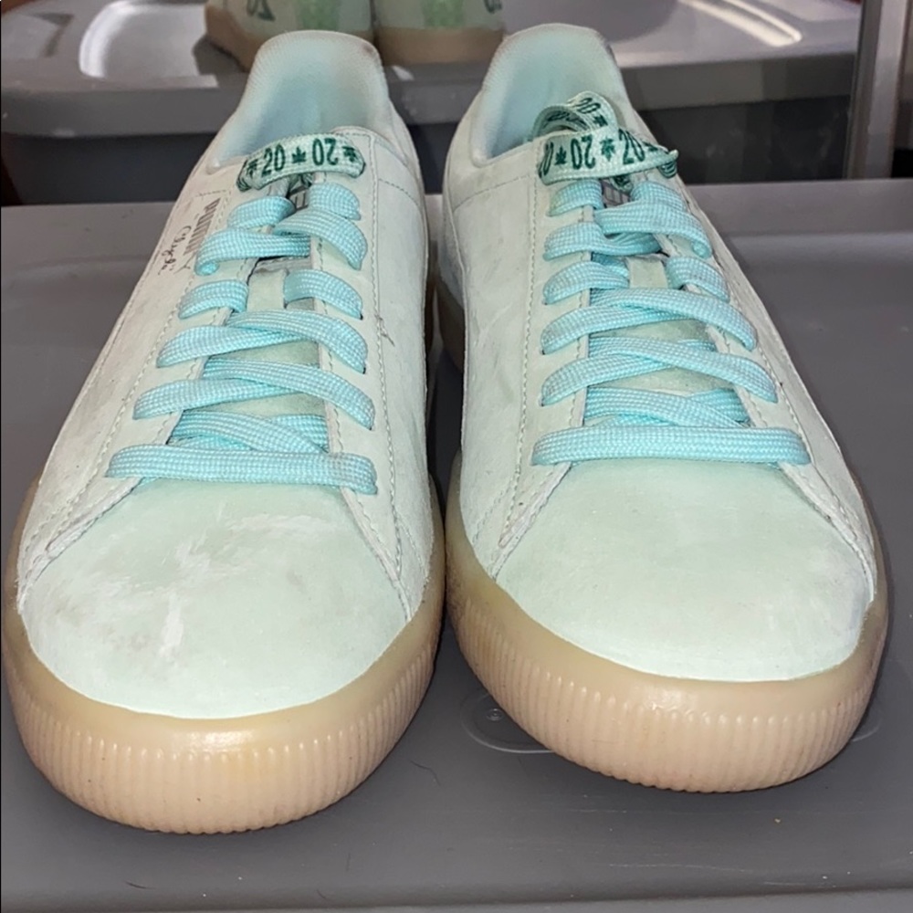 Men’s teal Puma shoes